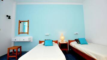 Apartment, 2 Bedrooms | Desk, free cribs/infant beds, rollaway beds