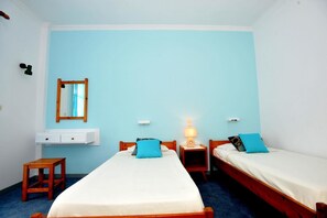 Desk, free cots/infant beds, rollaway beds - Kantaros Apartments (Corfu)