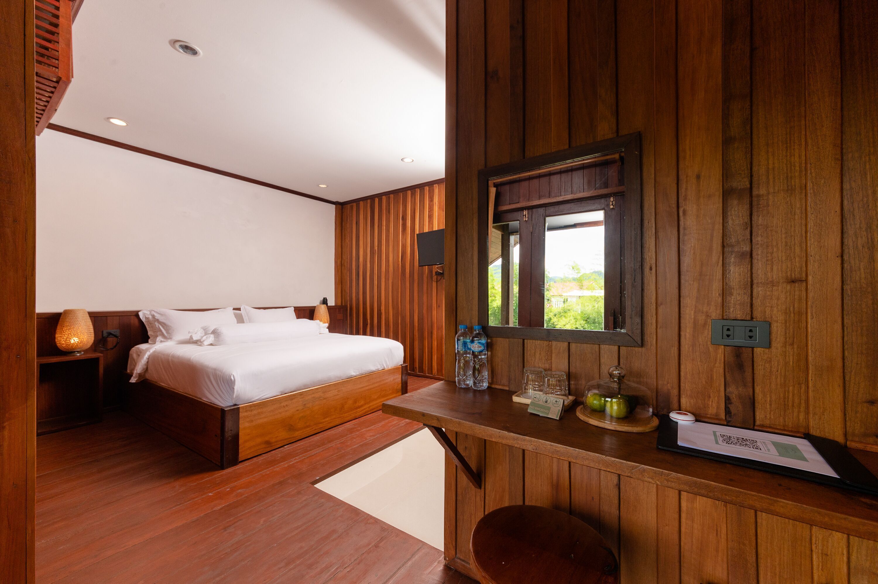 Minibar, caja de seguridad en la habitación y ropa de cama 