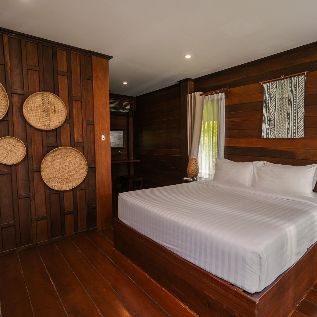 Deluxe Villa | Minibar, in-room safe, bed sheets