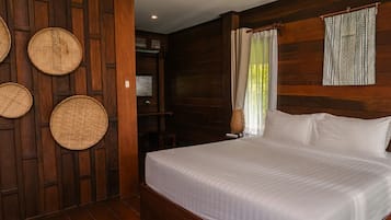 Deluxe Villa | Minibar, in-room safe, bed sheets