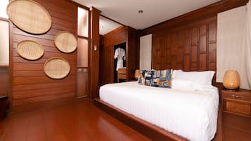 Deluxe Villa | Minibar, in-room safe, bed sheets