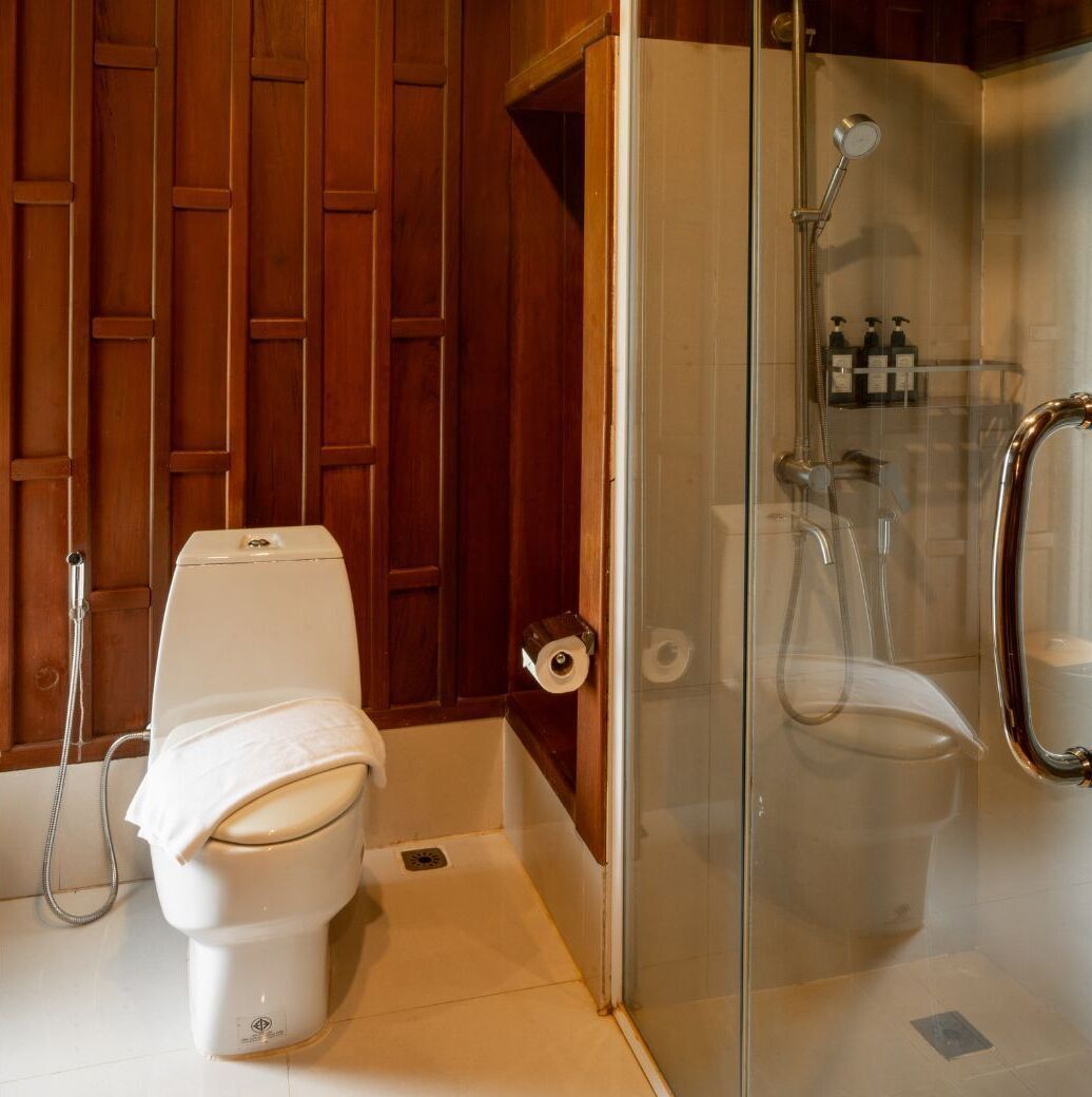 Junior Villa | Bathroom | Shower, free toiletries, hair dryer, bathrobes