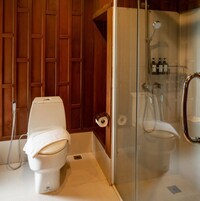 Junior Villa | Baño | Ducha, artículos de higiene personal gratuitos y secador de pelo