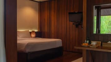 Superior Room | Minibar, in-room safe, bed sheets