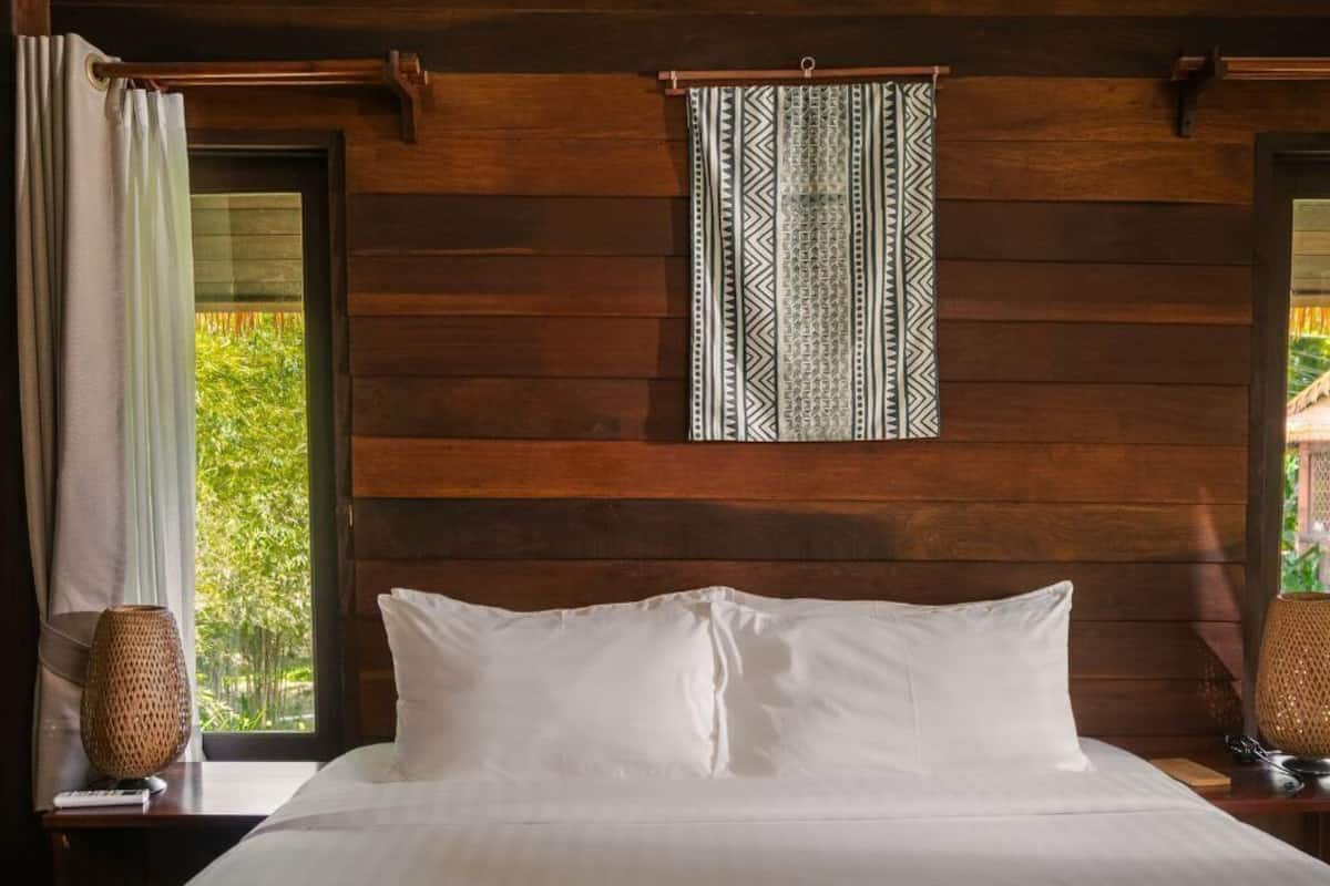 Deluxe Villa | Minibar, in-room safe, bed sheets