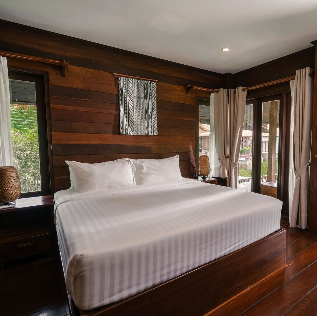 Deluxe Villa | Minibar, in-room safe, bed sheets