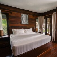 Deluxe Villa | Minibar, in-room safe, bed sheets