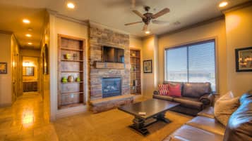 Luxury Condo, 3 Bedrooms, Non Smoking, Pool Access | Living area | Flat-screen TV