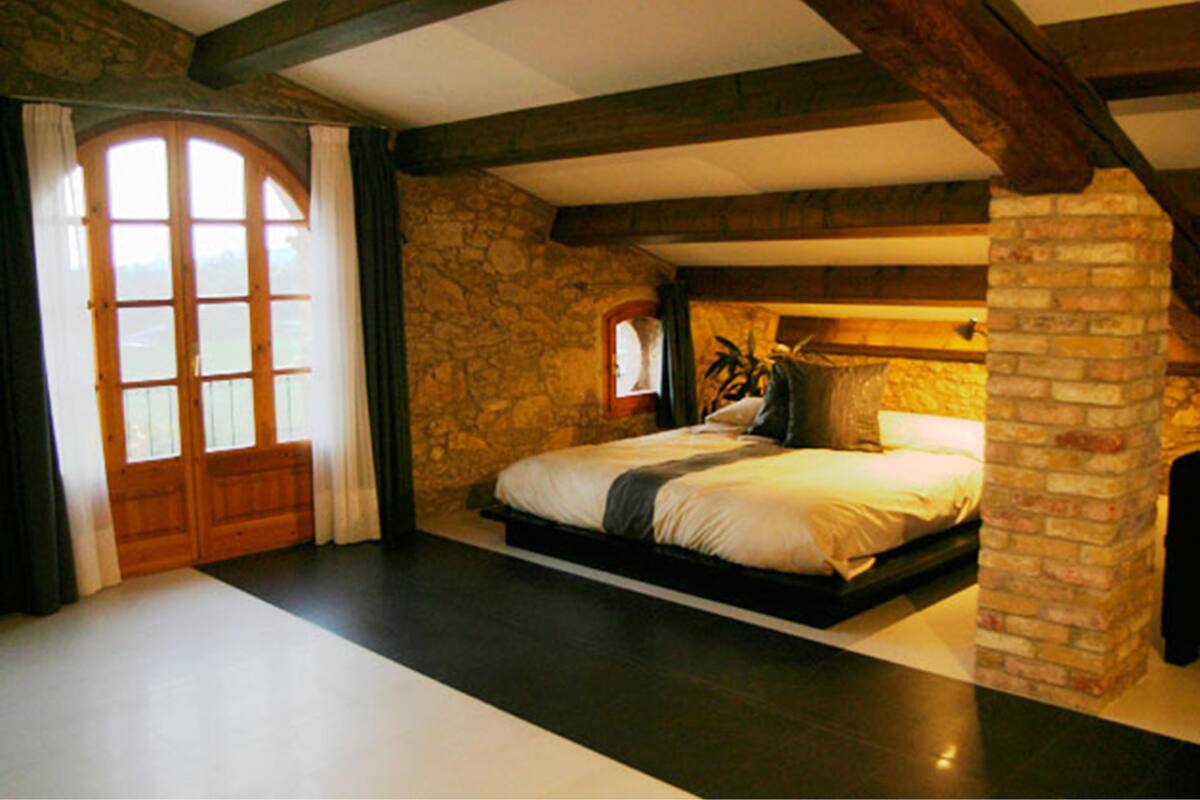 Suite | Cribs (surcharge), WiFi (free)