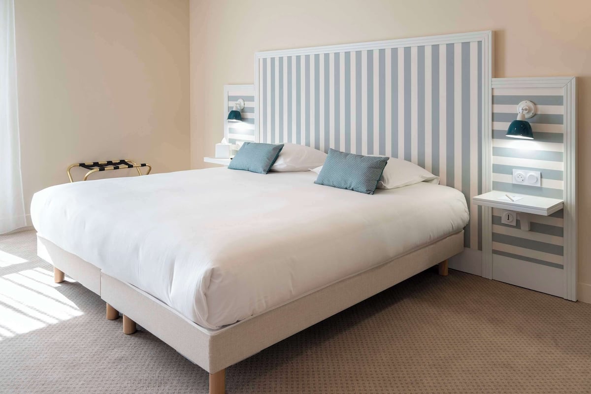 Standaard kamer, 1 kingsize bed, niet-roken | Luxe beddengoed, een bureau, gratis babybedden, gratis wifi