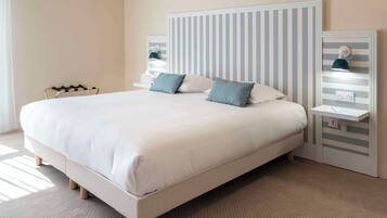 Literie de qualité supérieure, bureau, lits bébé (gratuits)