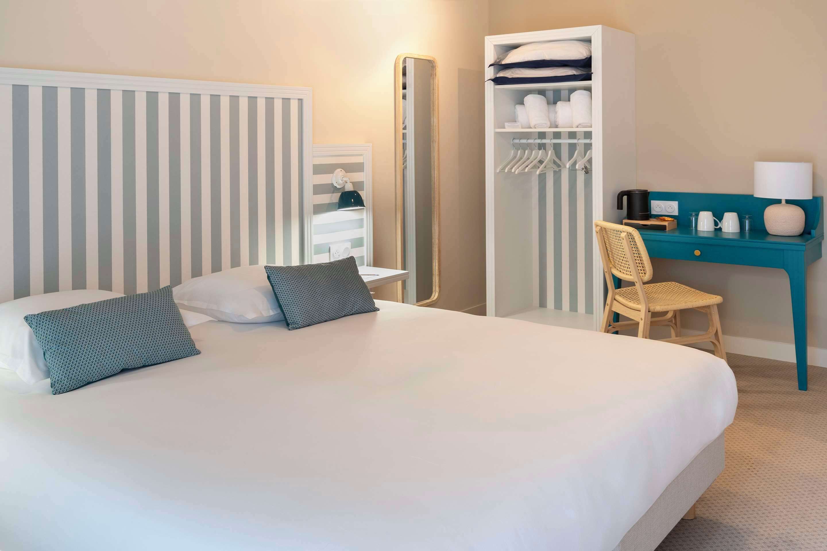 standard room, 1 king bed, non smoking | room amenity