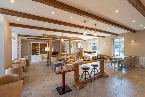 Daily buffet breakfast (EUR 14 per person)