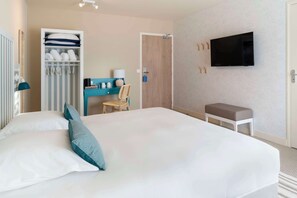 Premium bedding, desk, free cots/infant beds, free WiFi