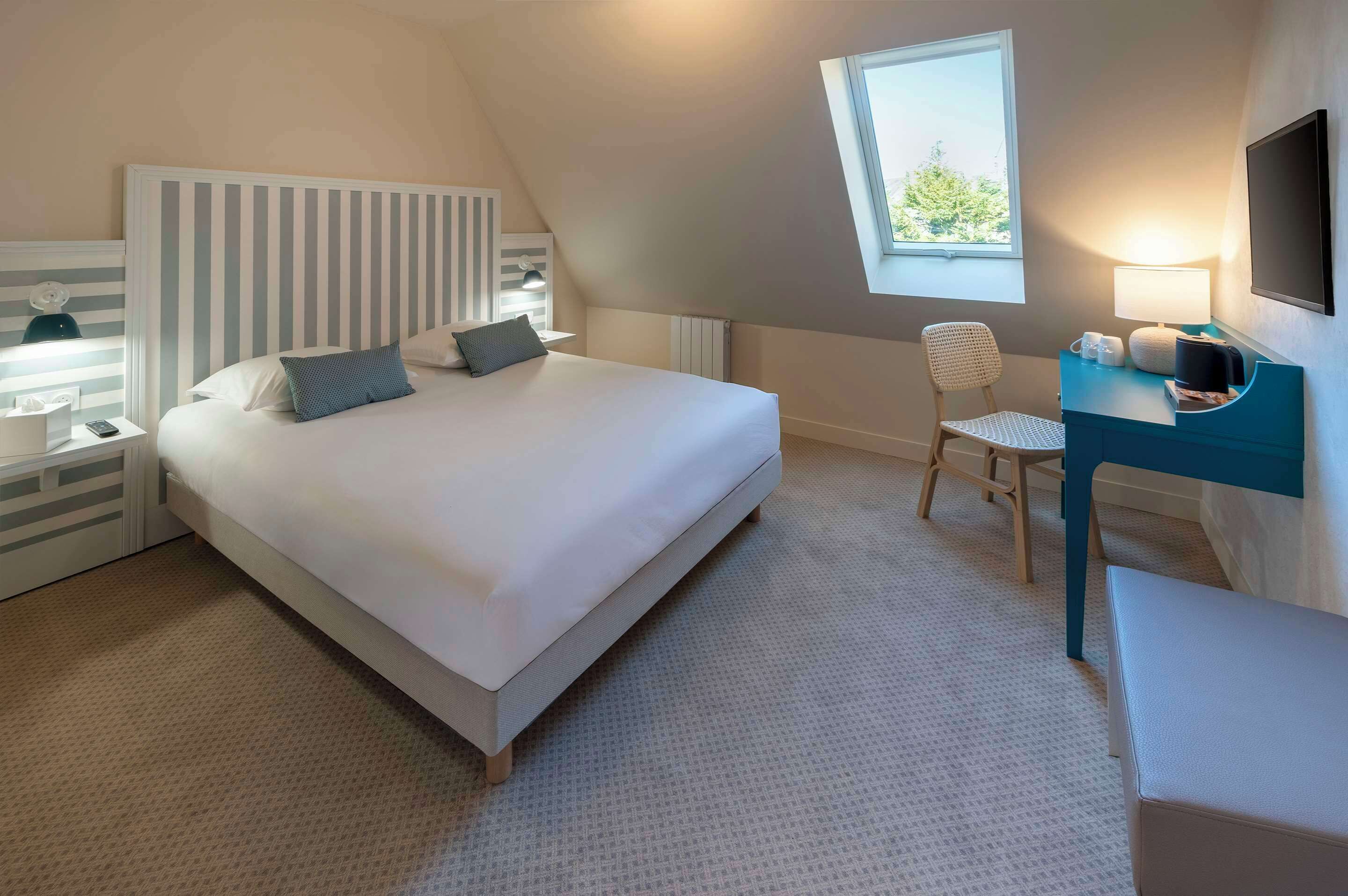 standard room, 1 queen bed, non smoking | room amenity