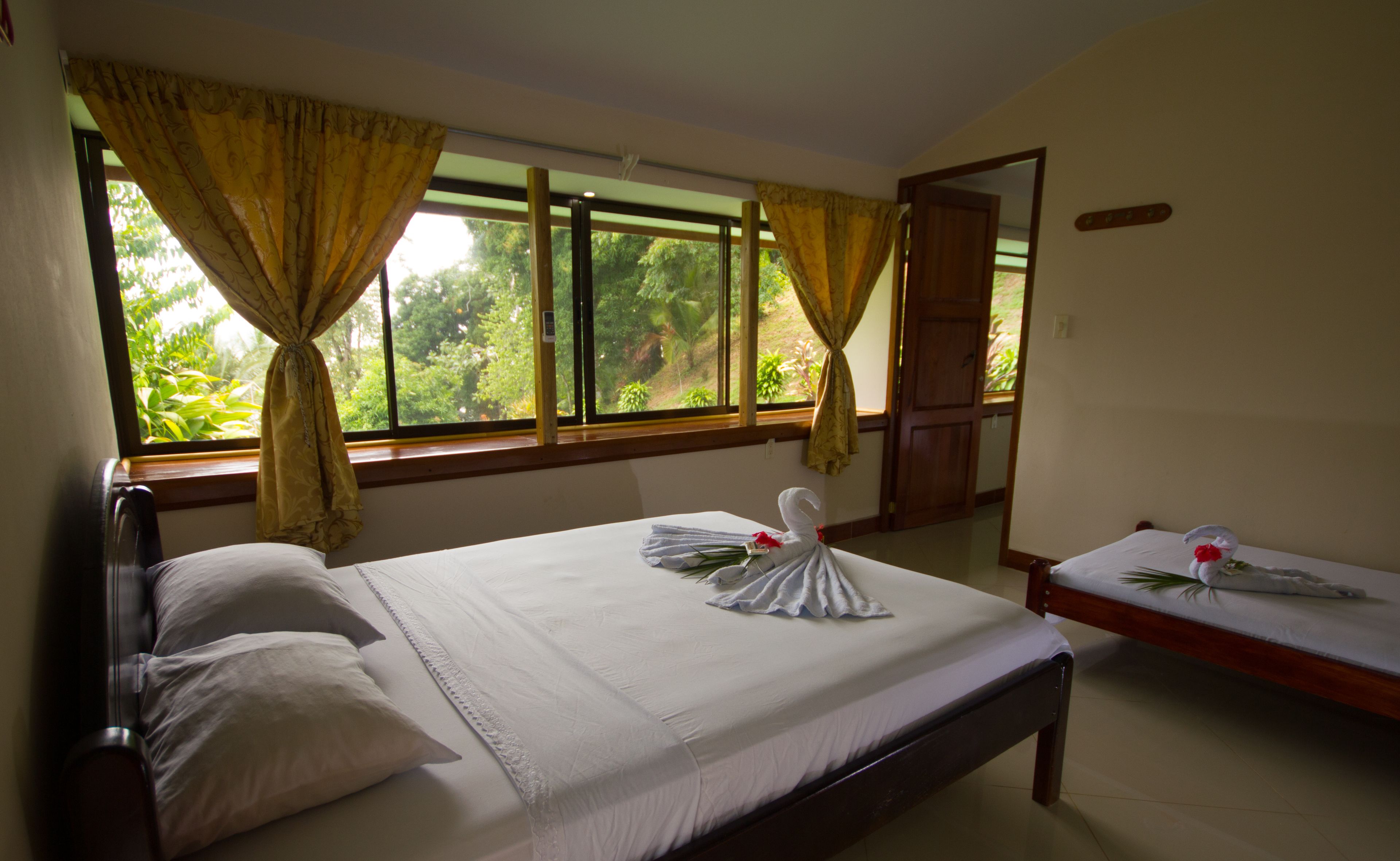 Superior Room (A/C) | Bed sheets