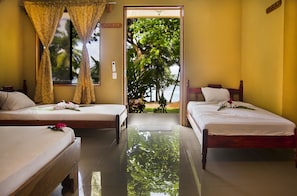 Deluxe Quadruple Room, Ocean View | Bed sheets
