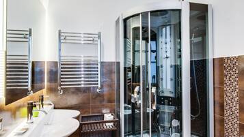 Ducha, artículos de tocador gratuitos, secador de pelo, batas