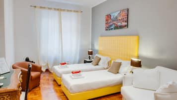 Habitación triple de lujo | Minibar, insonorización, cunas gratuitas y wifi gratis