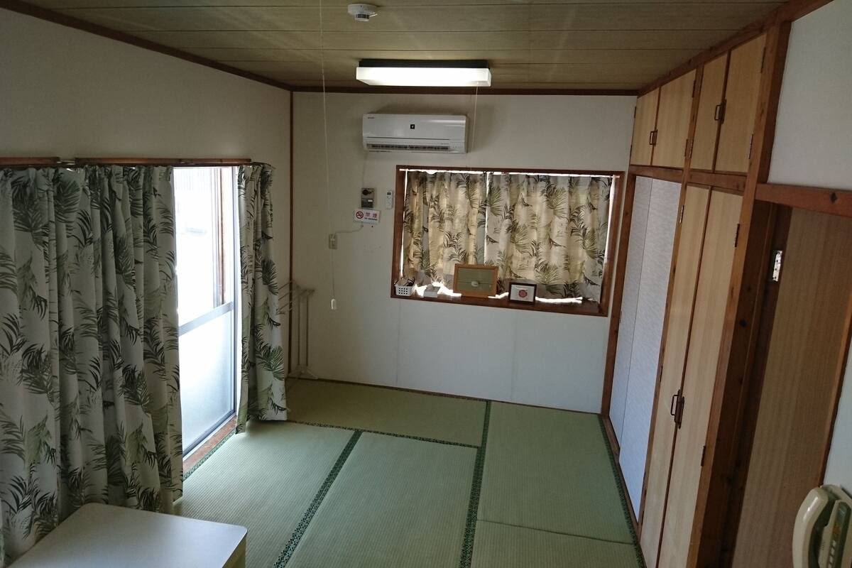 Habitación tradicional, baño compartido (15m sq) | Edredones de plumas, sistema de insonorización, wifi gratis
