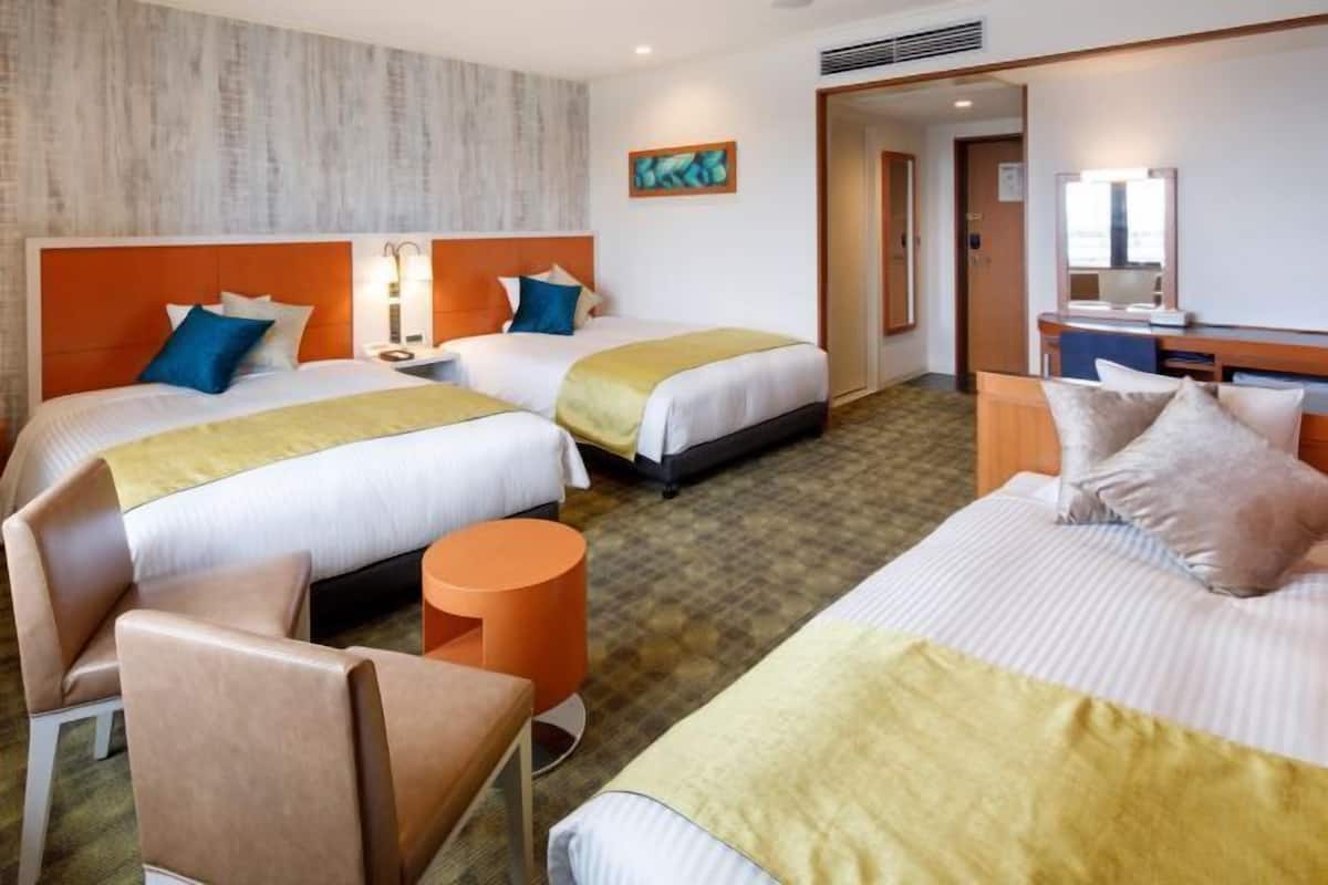Down duvets, in-room safe, desk, iron/ironing board