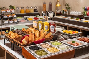 朝食 (ビュッフェ)、毎日提供 (1 名様 1600 JPY)