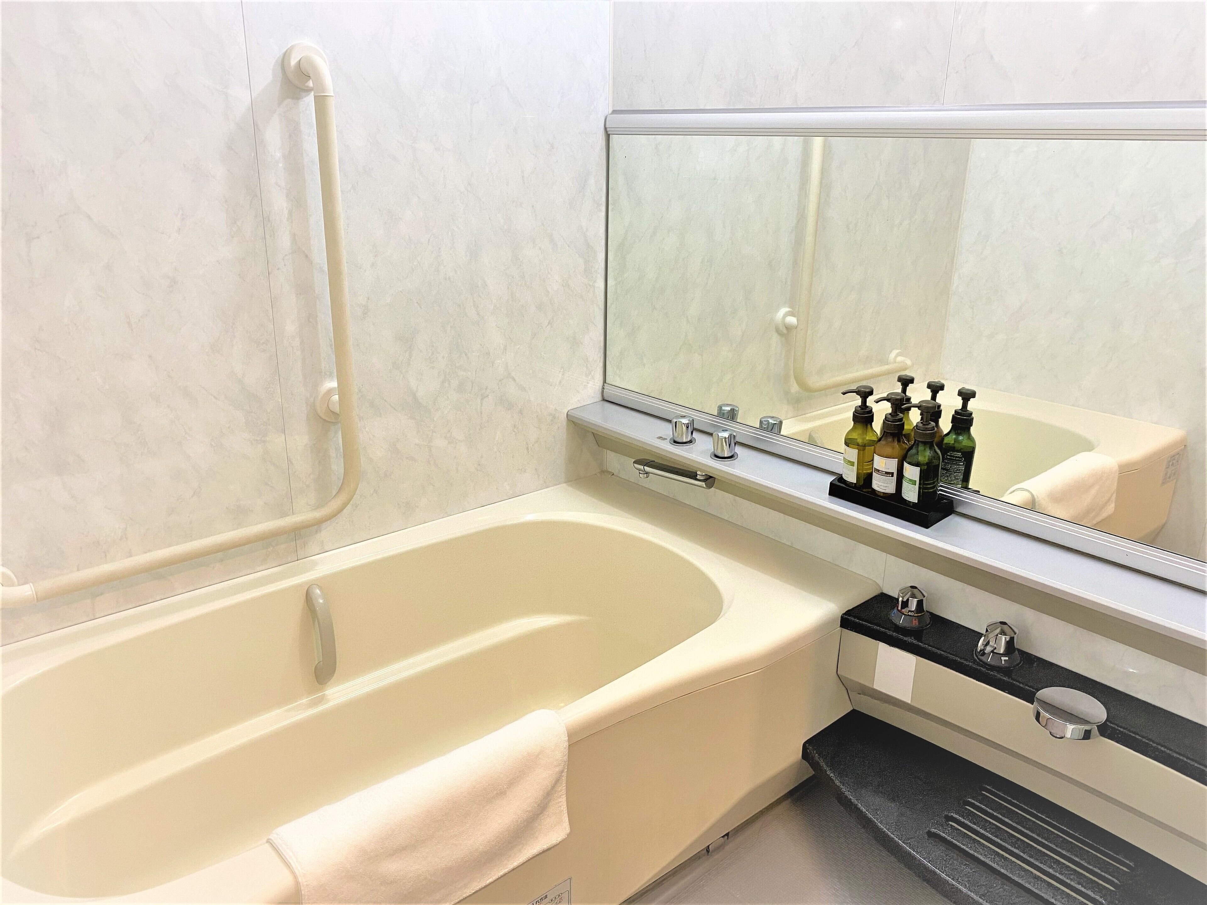 combined shower/bathtub, hair dryer, bathrobes, slippers