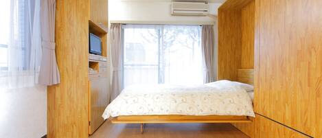 Iron/ironing board, free WiFi