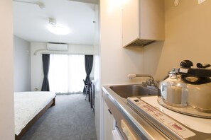 Standard Semi Double Smoking (Cleaning is Optional with Additional Cost) | Private kitchenette | Fridge, microwave, rice cooker, cookware/dishes/utensils - Flexstay Inn Nakanobu (Tokyo)