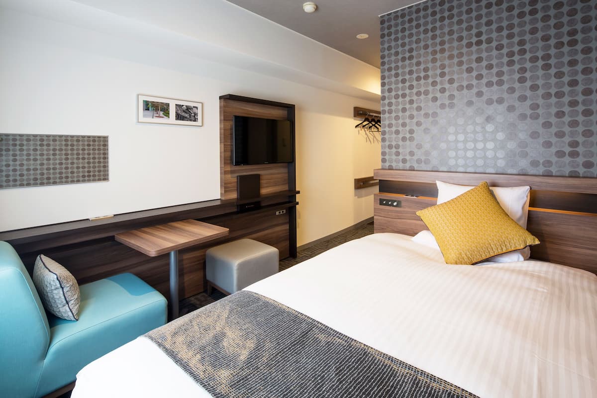 Down duvets, desk, blackout curtains, free WiFi