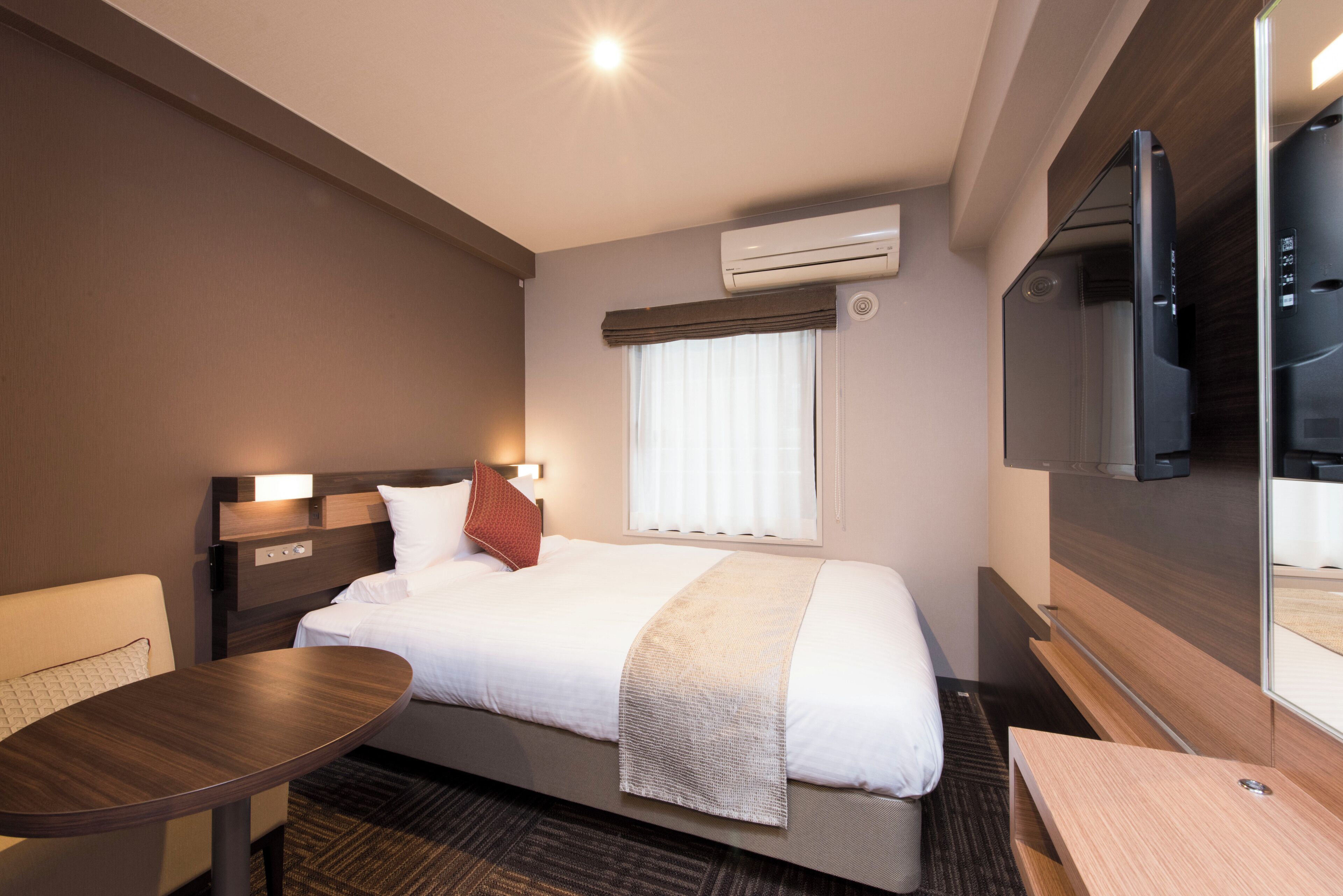 Down duvets, desk, blackout curtains, free WiFi