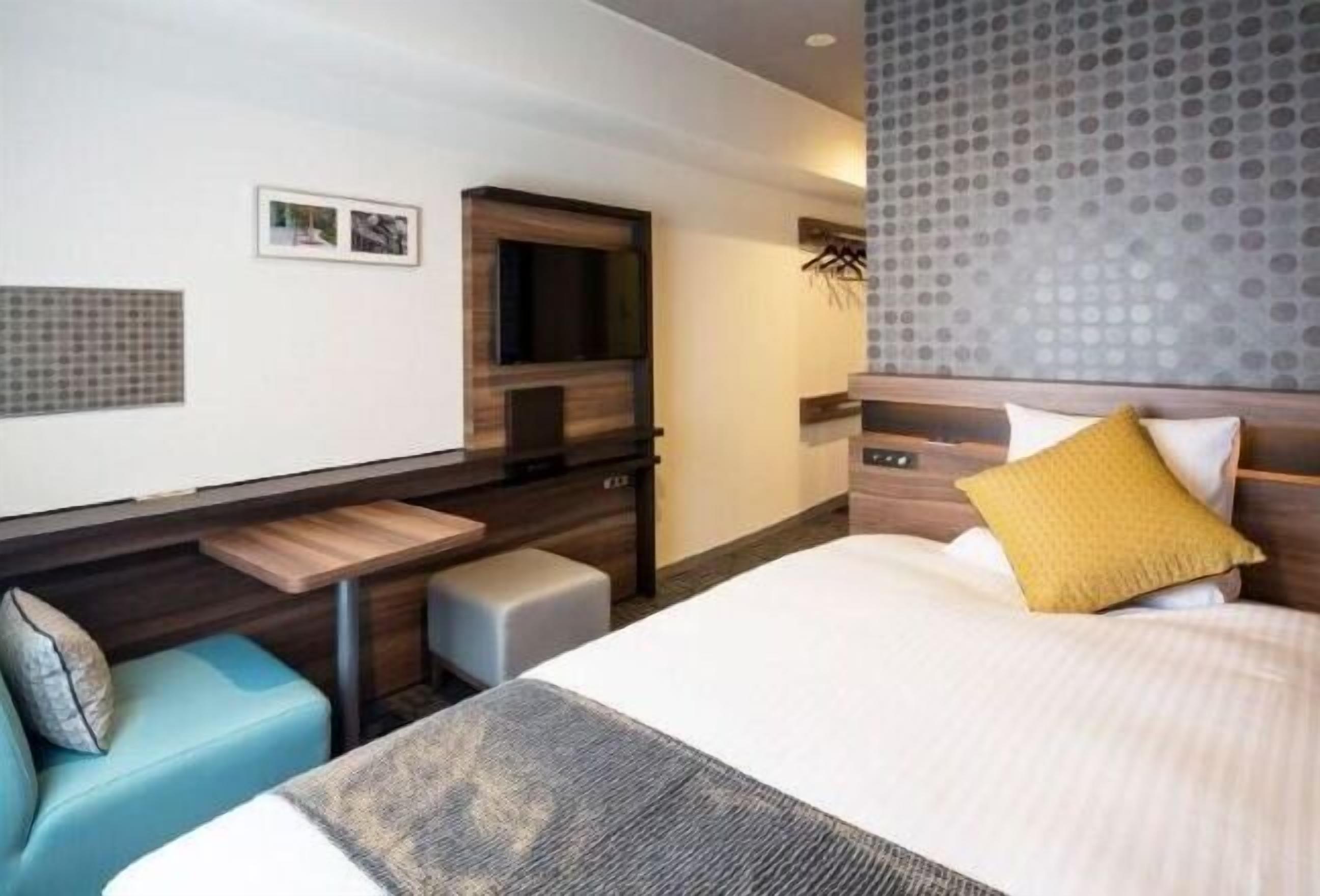 Down duvets, desk, blackout curtains, free WiFi