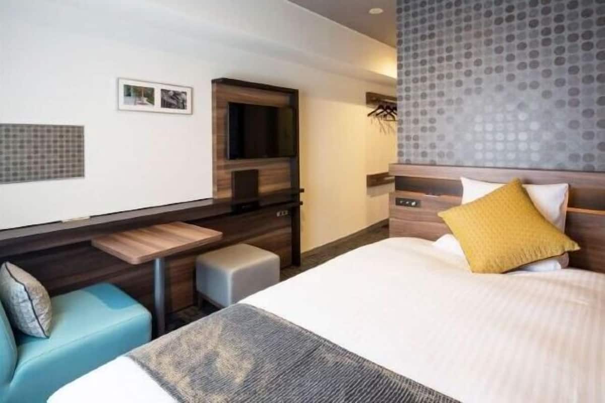 Down duvets, desk, blackout curtains, free WiFi