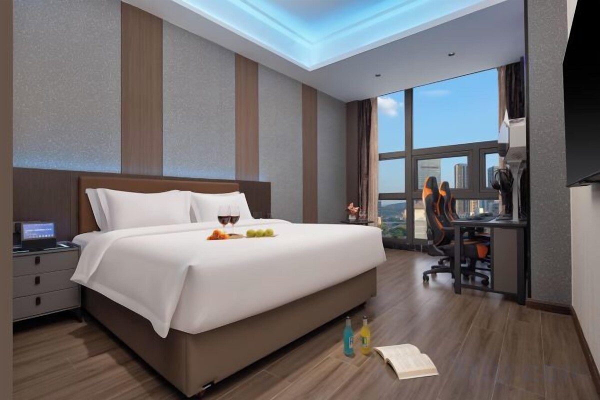 Light Luxury Smart Double Bed Room