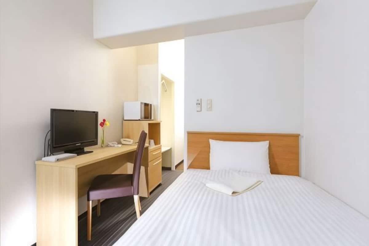 Desk, iron/ironing board, free WiFi
