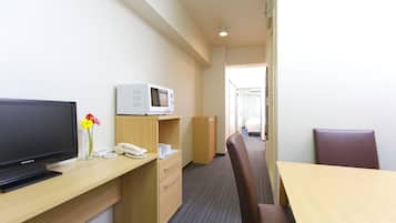 Kamar Triple Superior, Boleh Merokok (With Kitchenette) | Area keluarga | TV