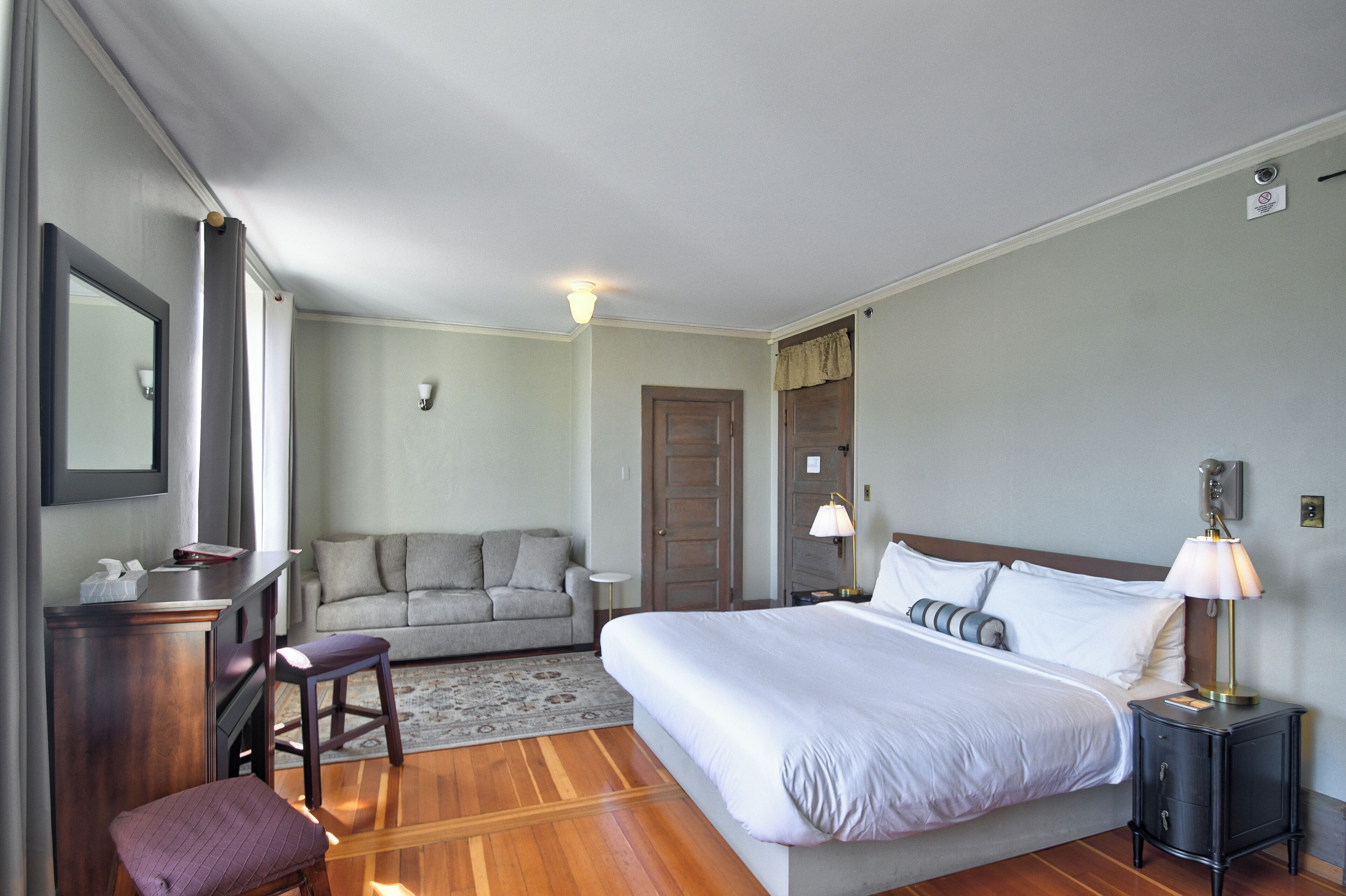 Suite, 1 King-Bett und Schlafsofa (W/ Clawfoot Bathtub)