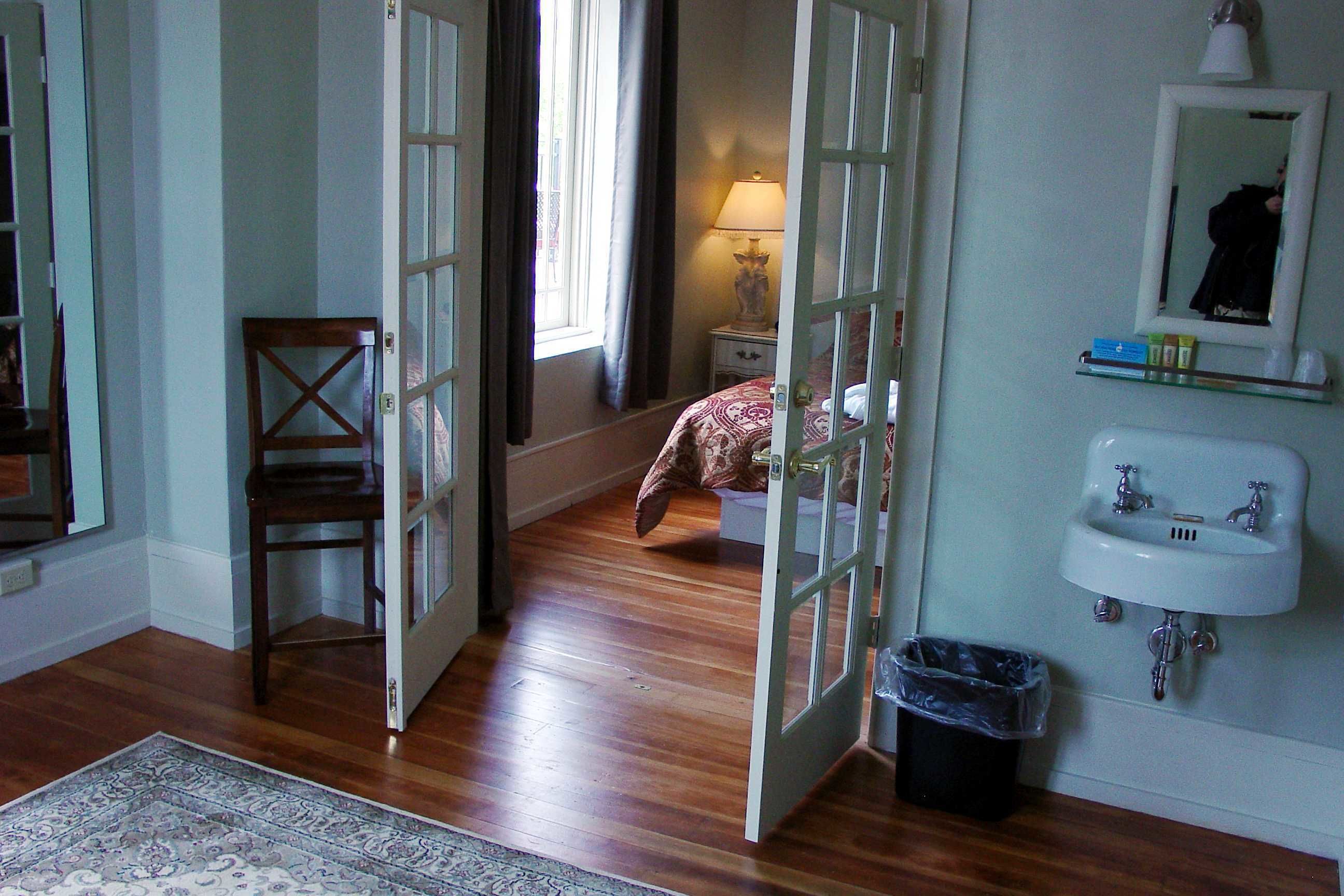 suite, 1 king bed with sofa bed (w/ clawfoot bathtub) | premium bedding, individually decorated, individually furnished