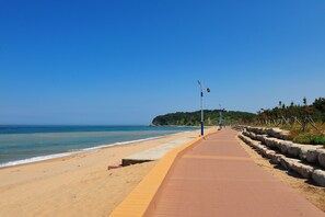 Beach - Sokcho Esher House Pension (Sokcho)