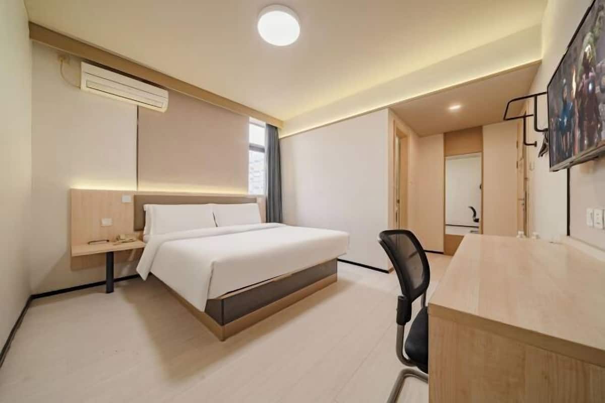 WiFi, bed sheets