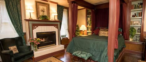Superior Room - 1st & 2nd Floors - No Elevator | Edredons de pluma, camas com colchões pillow-top