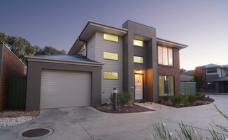 House, 3 Bedrooms (8/3 Shamrock Street, Bendigo) | Desk, blackout drapes, iron/ironing board, cribs/infant beds