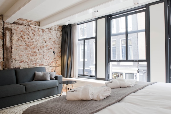 1 habitación, decoración personalizada y muebles diferentes