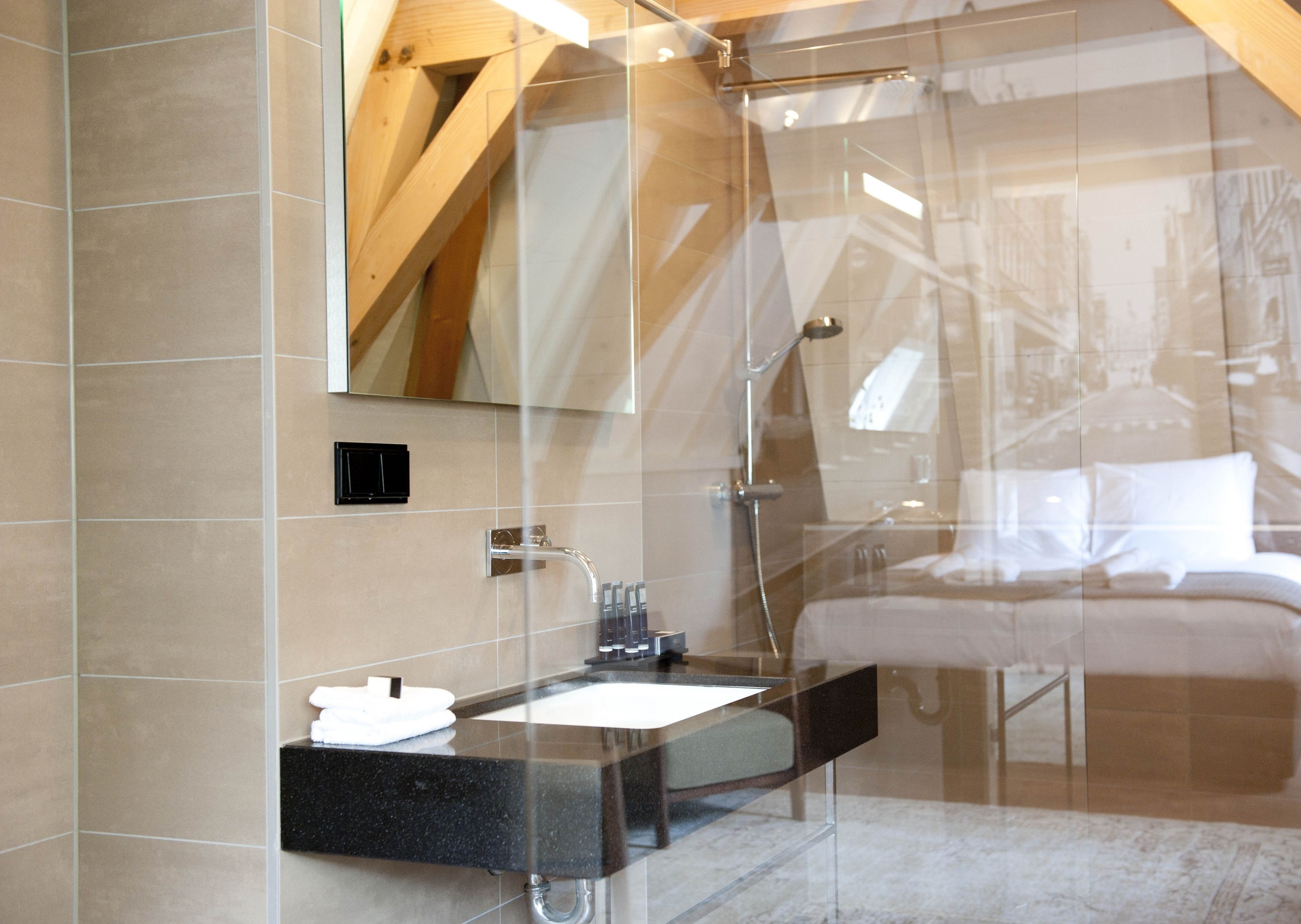 suite, 1 bedroom (wolvenstraat suite) | bathroom | shower, hair dryer, towels