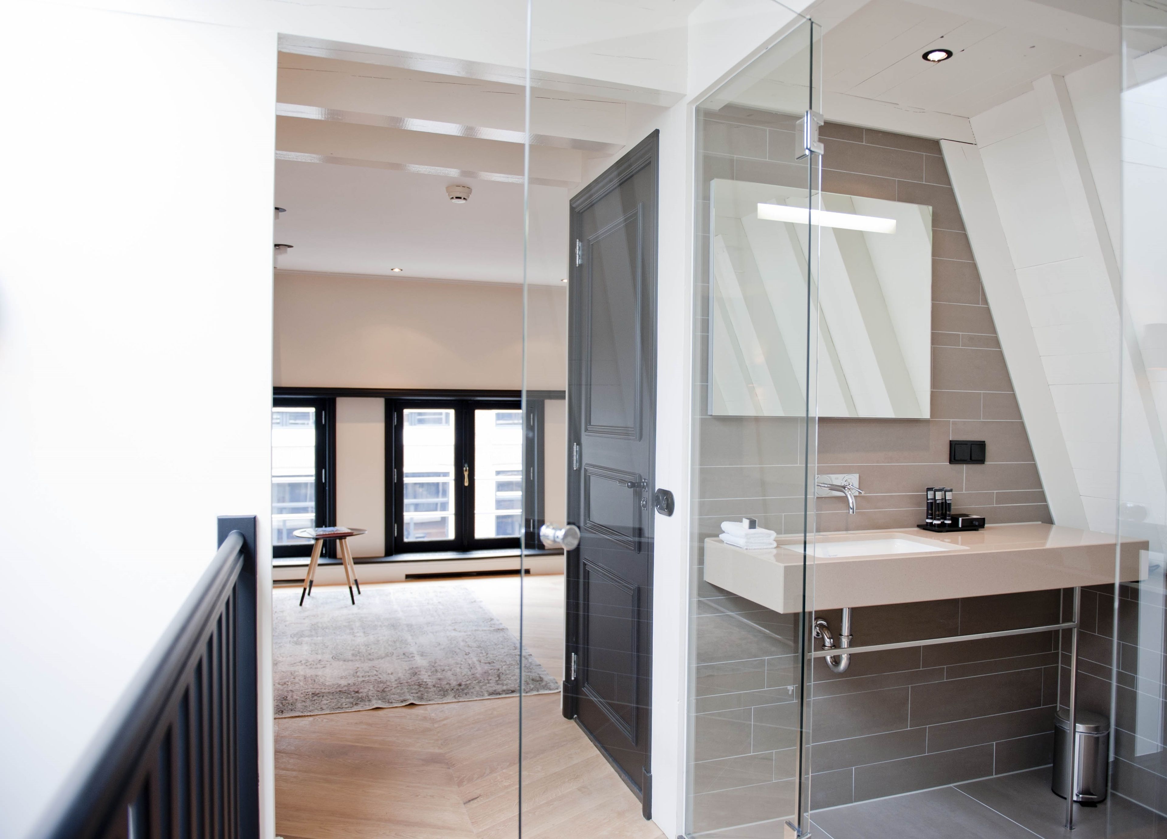 suite, 1 bedroom (reestraat suite) | bathroom | shower, hair dryer, towels