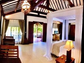 Deluxe, 1 bedroom Joglo Deluxe shared pool | Interior detail