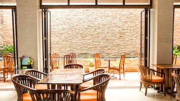 Kahvaltı ve öğle yemeği sunulur, Tayland mutfağı