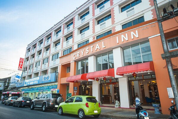 Located on a bustling street, the Crystal Inn offers a convenient base for your stay.