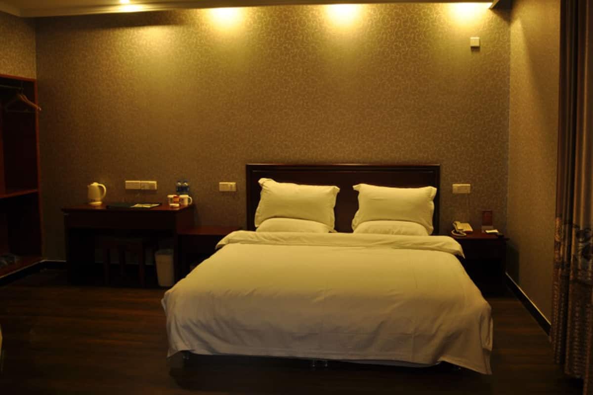 Superior Double Room | In-room safe, blackout drapes, iron/ironing board, free WiFi